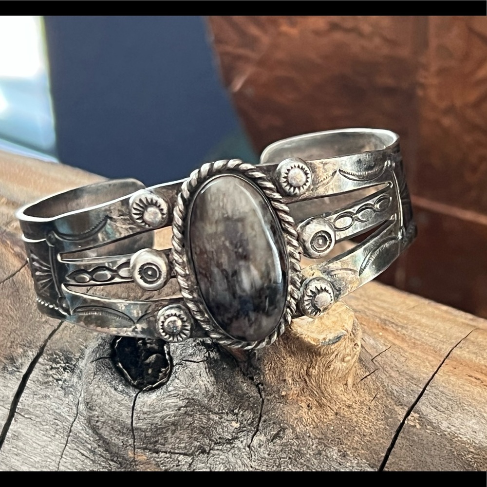 Vintage Native American Sterling Silver Agate Cuff Bracelet